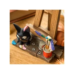 Maison Ghibli Diorama Jiji Chevalet et calendrier - Kiki la petite sorcière