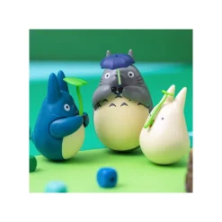 Maison Ghibli Figurine Culbuto Totoro Bleu avec feuille - Mon Voisin Totoro