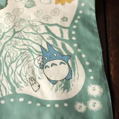 Maison Ghibli Grand mouchoir Mystérieuse rencontre 53x53 cm - Mon Voisin Totoro