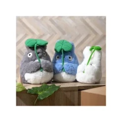 Maison Ghibli Peluche Nakayoshi Totoro Gris avec feuille - Mon Voisin Totoro