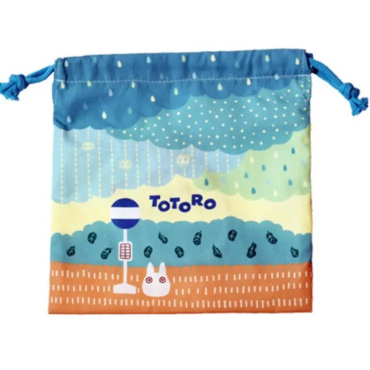 Maison Ghibli Sacoche à cordon Totoro sous la pluie 20 x 19 cm - Mon Voisin Totoro