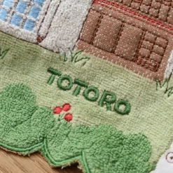 Maison Ghibli Serviette Totoro dans le ciel 34x80 cm - Mon Voisin Totoro